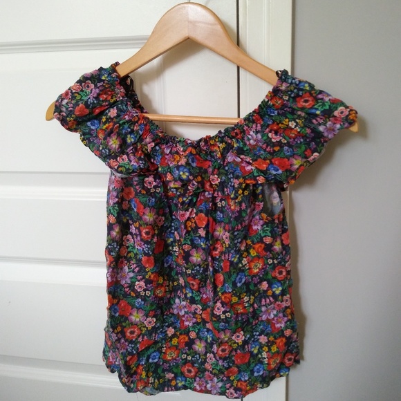 Cute girls top. A little cropped. Very light. - Picture 1 of 1